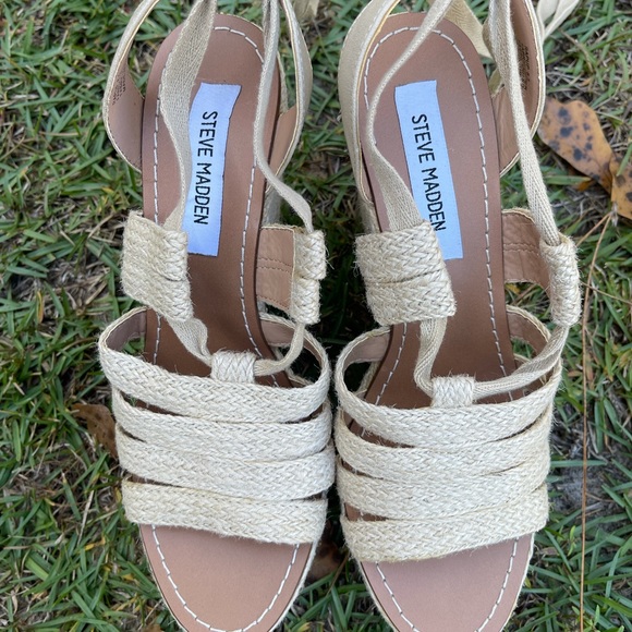 **𝐖𝐨𝐦𝐞𝐧𝐬 ** 𝐒𝐭𝐞𝐯𝐞 𝐌𝐚𝐝𝐝𝐞𝐧** 𝐒𝐢𝐳𝐞 8.5** 𝐖𝐞𝐝𝐠𝐞𝐬 - Picture 4 of 6